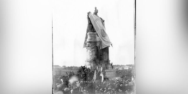 Lee Monument - May 29, 1890 - 130 years ago.jpg
