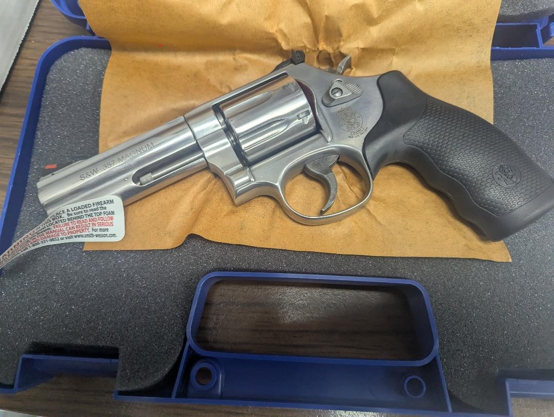 S&W 686 Plus.jpg
