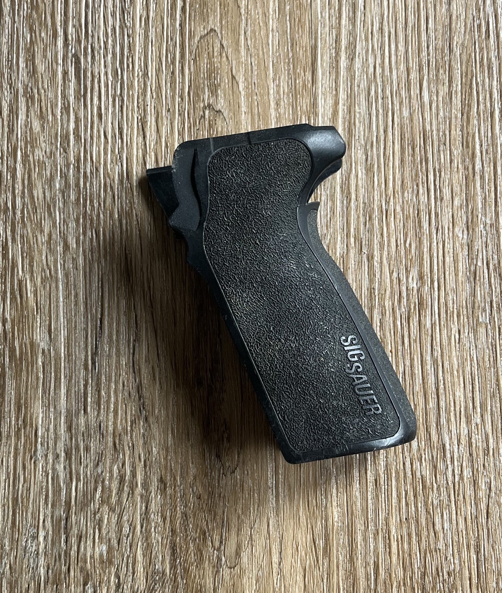 P229 Grip 1.jpg