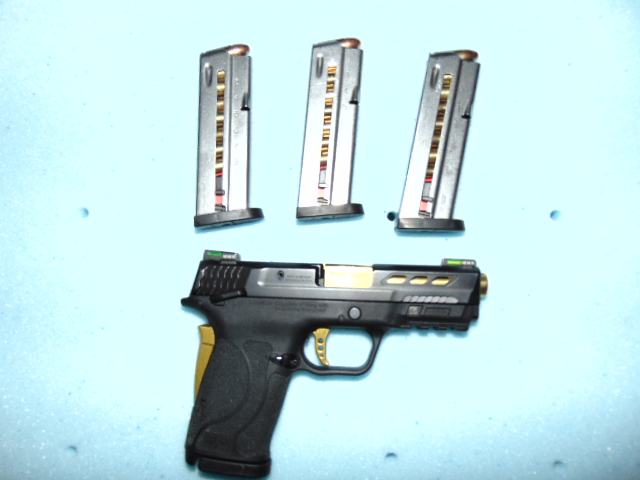 S&W 9ez.JPG