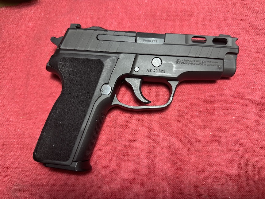 Sig P229 Pro-d.jpg