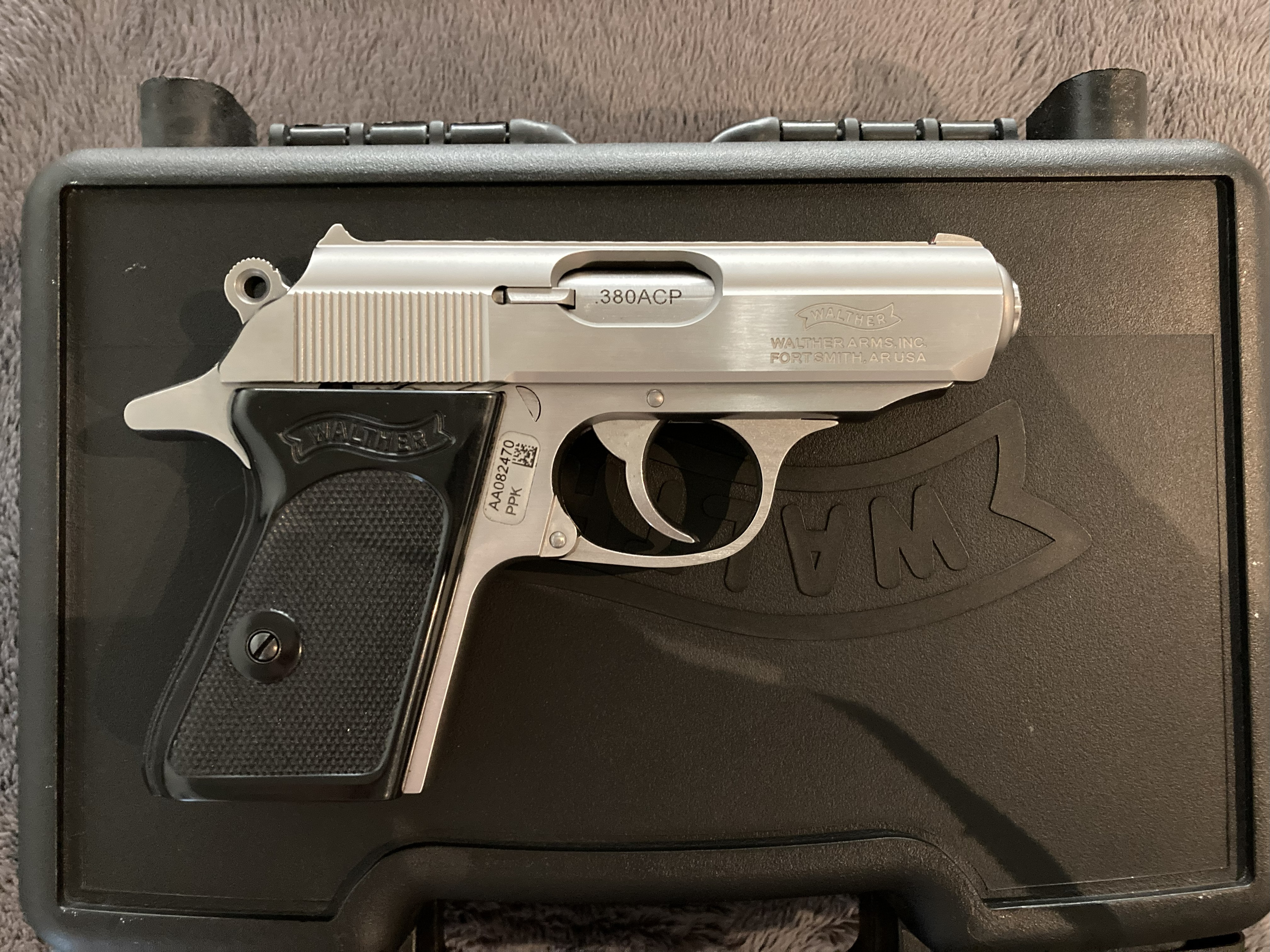 Walther PPK (right).jpg