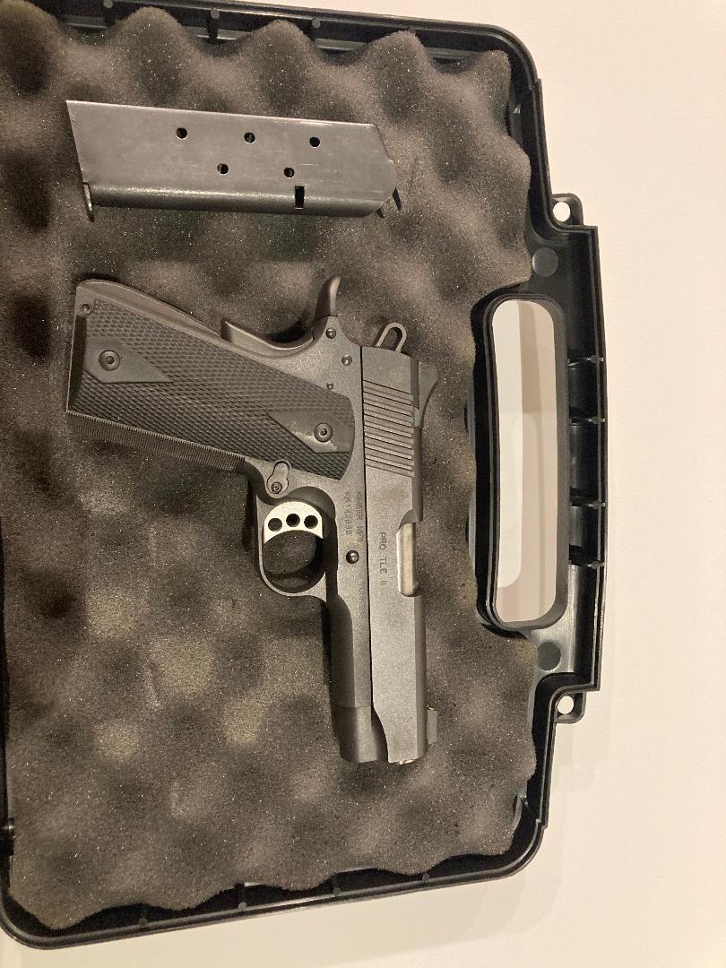 Kimber 1911 (right).jpg