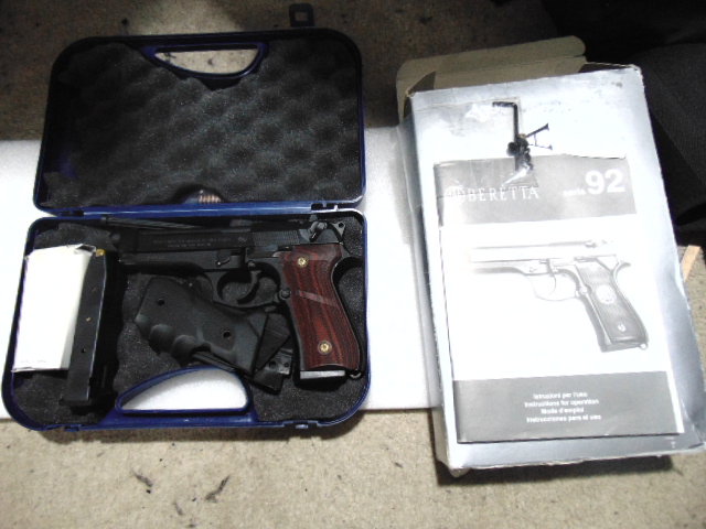 Beretta 92fs1.JPG