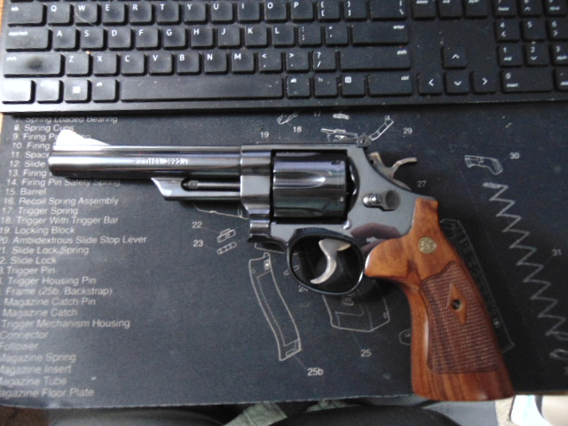 S&W44MAG1.JPG
