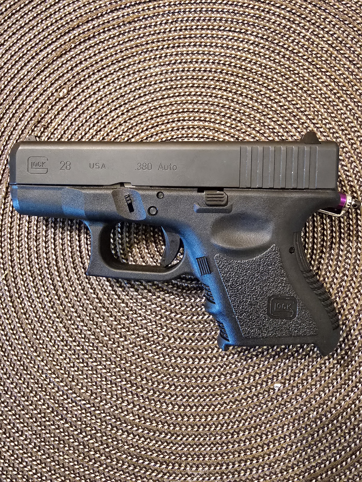 Firearms Glock 28 No 2.jpg