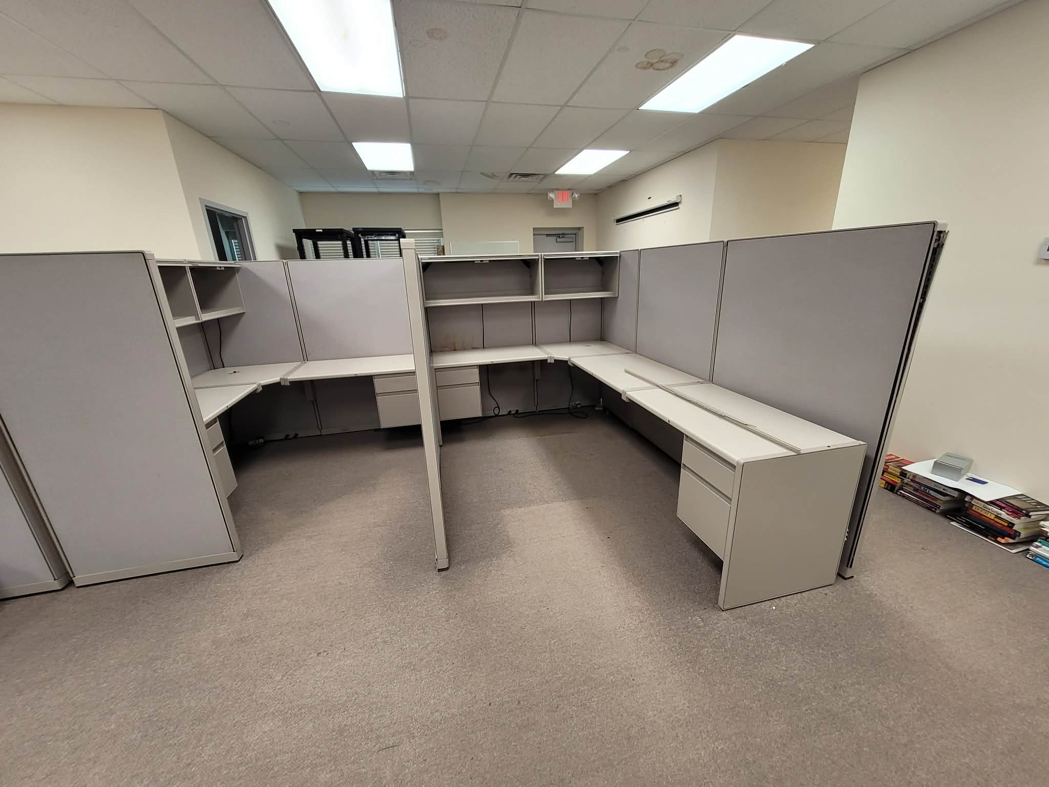 cubicle1.jpg