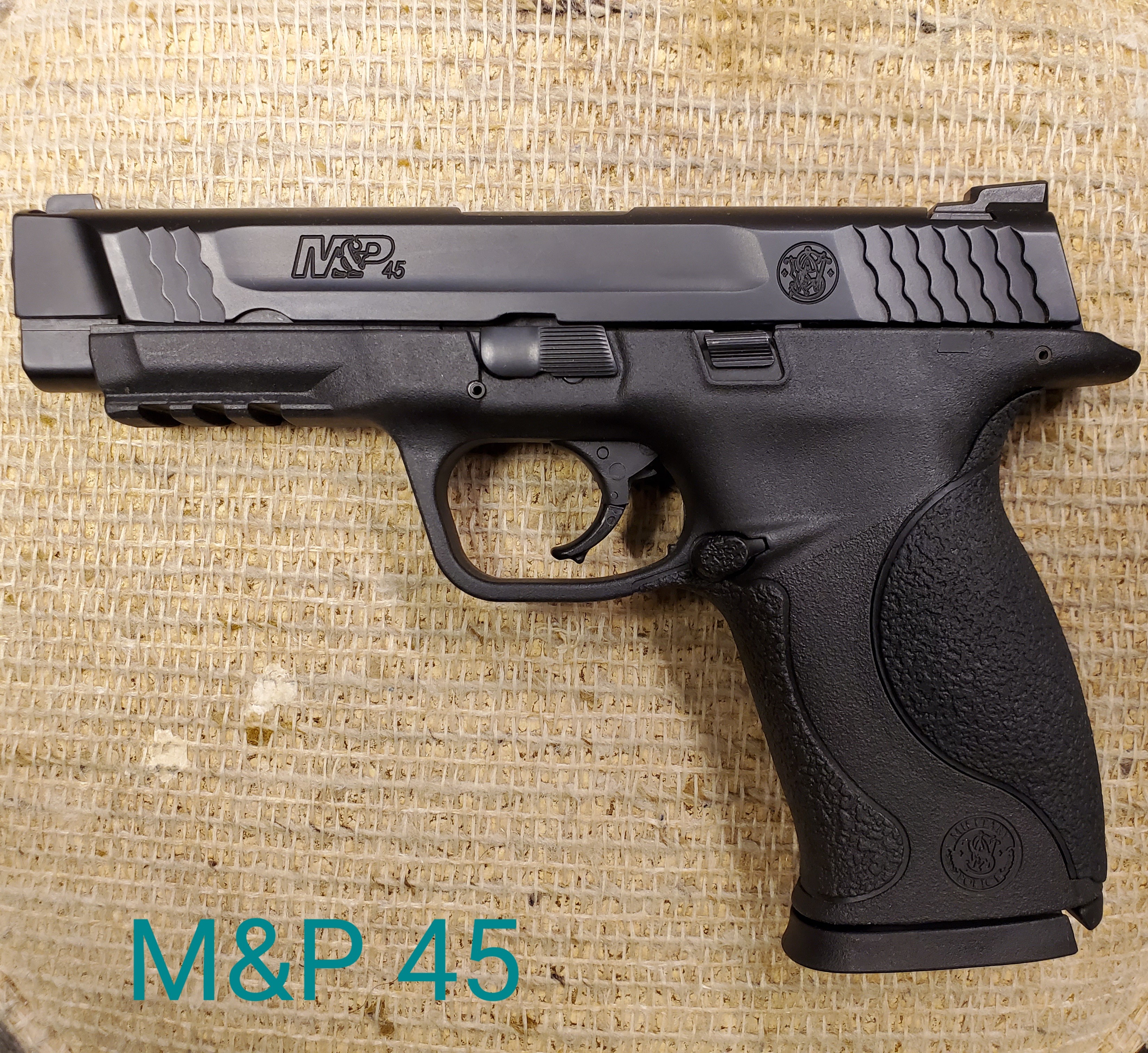 Smith & Wesson M & P 45.jpg