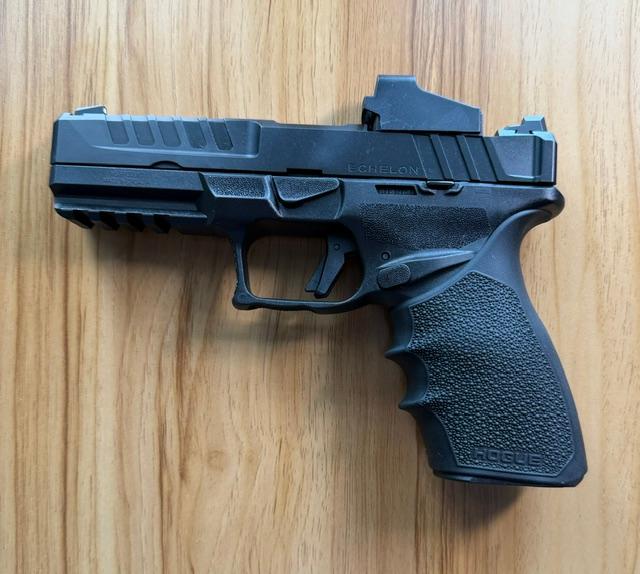 pistol1.jpg