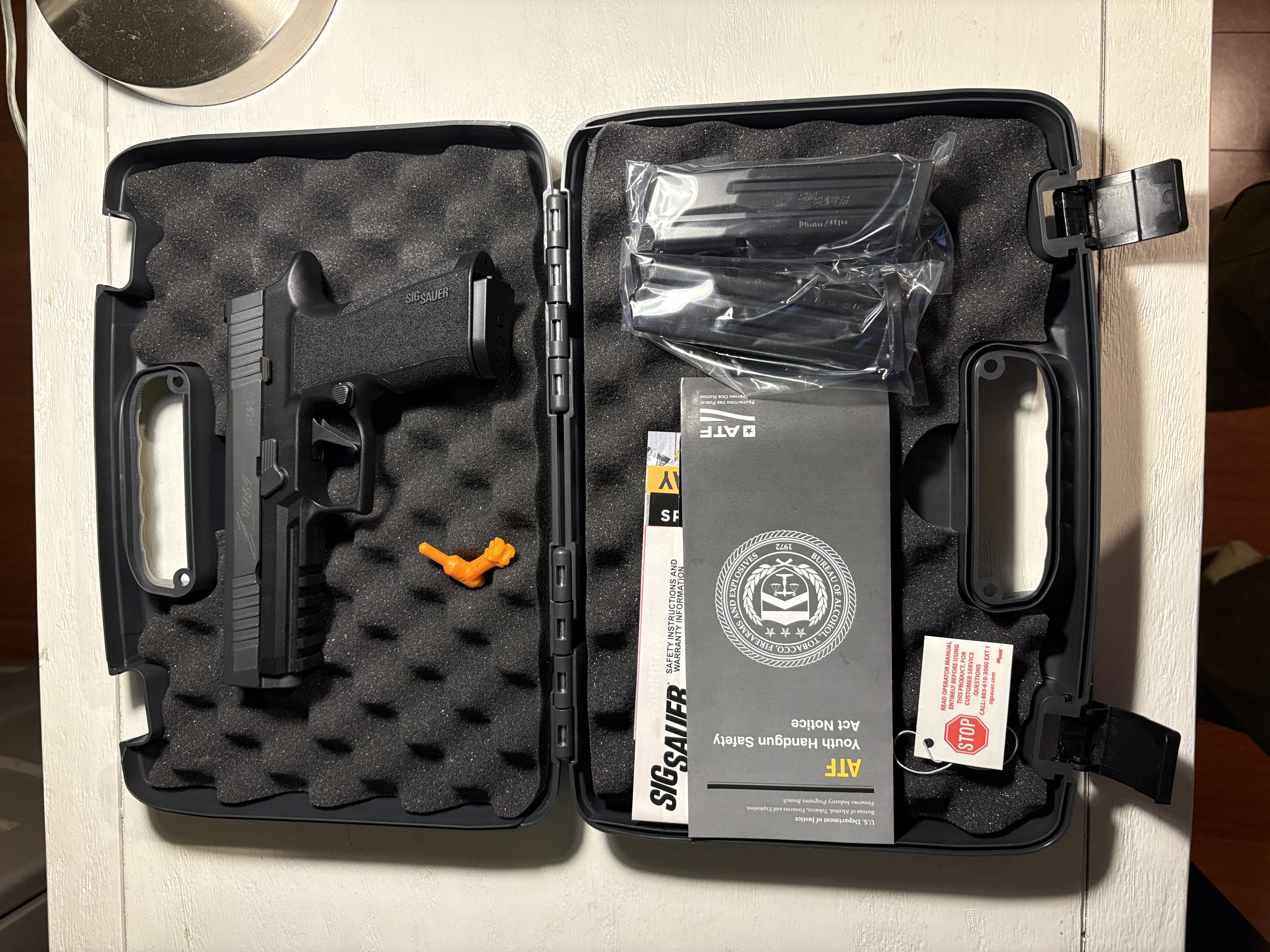 P320BoxLeft.JPG