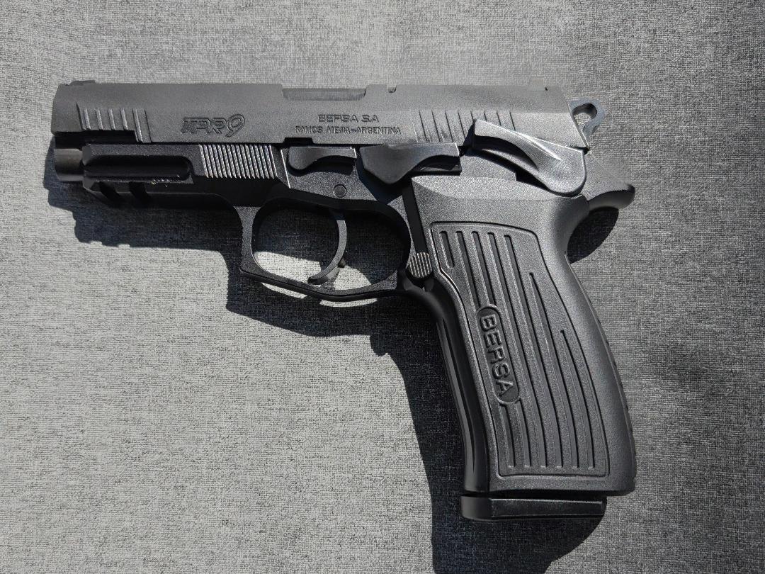 gun to left.jpg