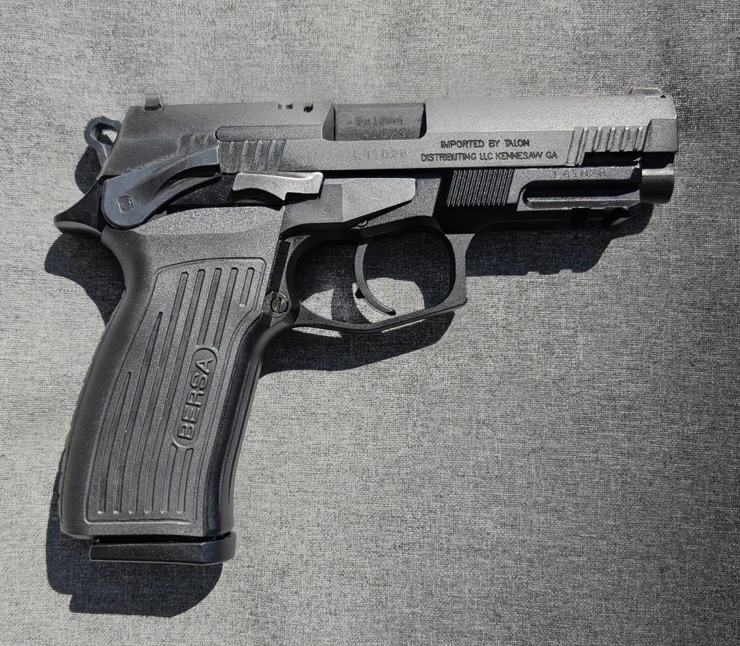 gun to right.jpg